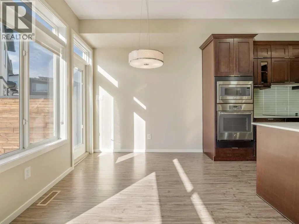 4, 450 Highlands Boulevard W