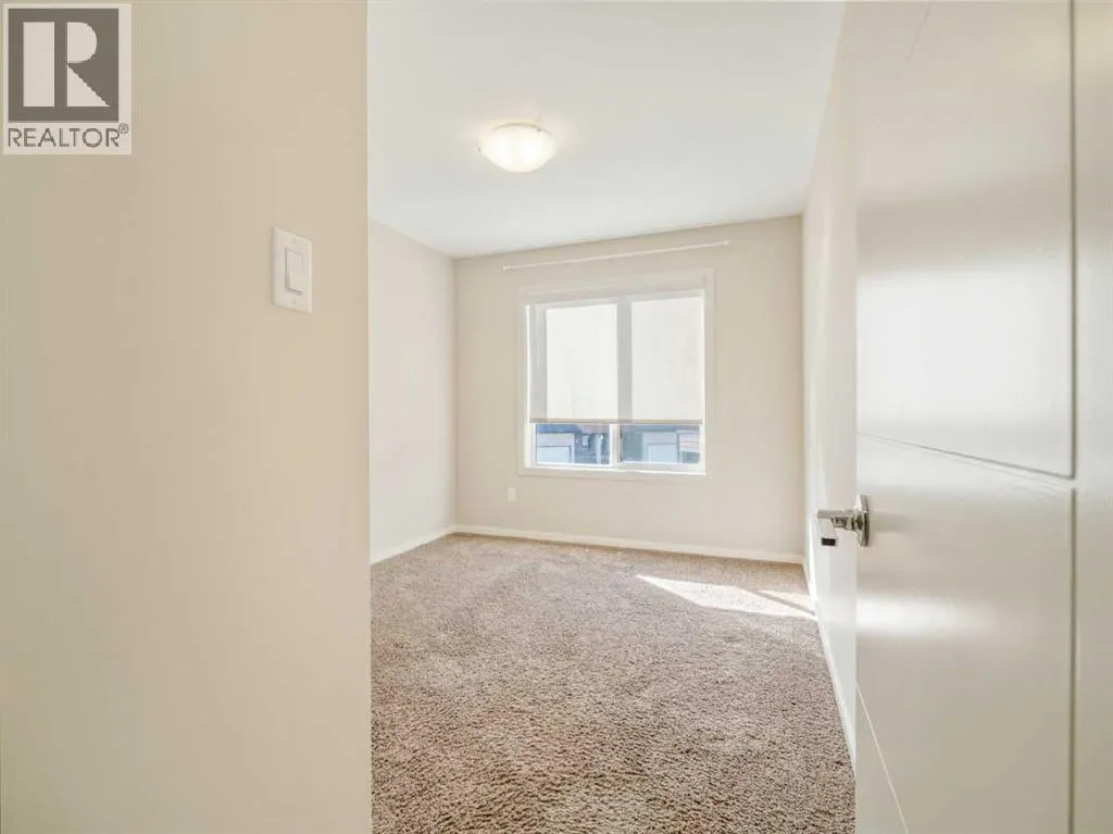 4, 450 Highlands Boulevard W