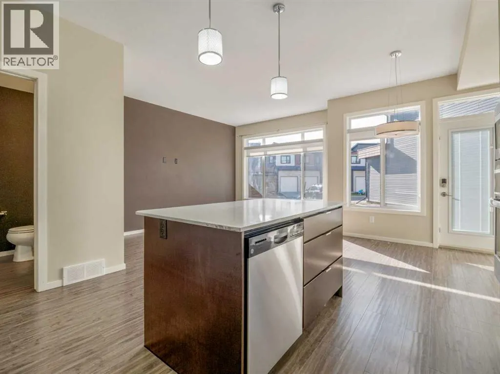4, 450 Highlands Boulevard W