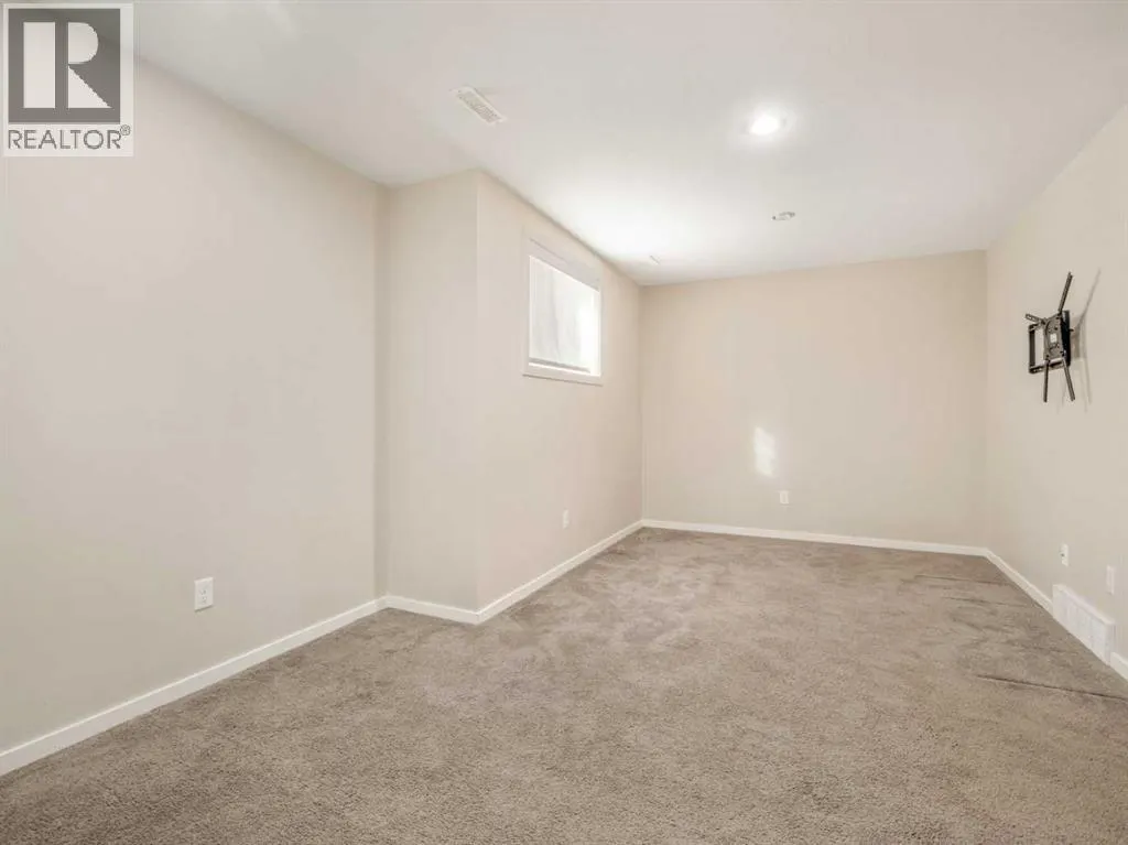 4, 450 Highlands Boulevard W