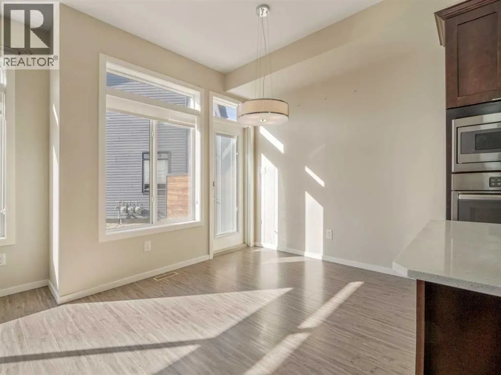 4, 450 Highlands Boulevard W