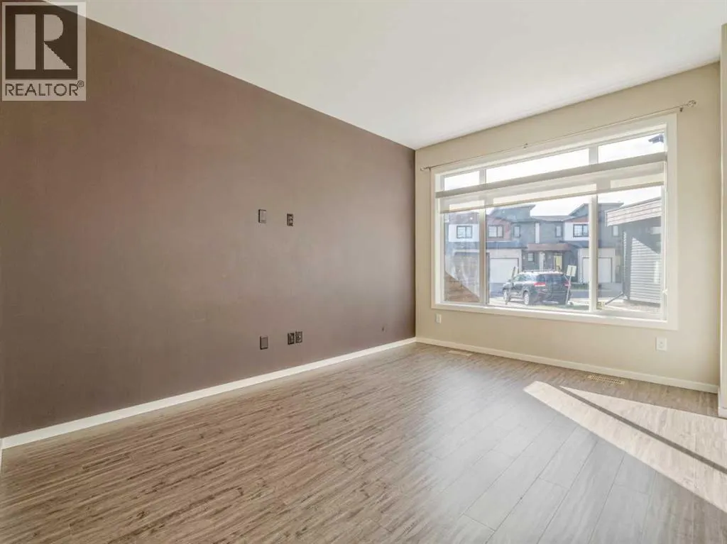 4, 450 Highlands Boulevard W