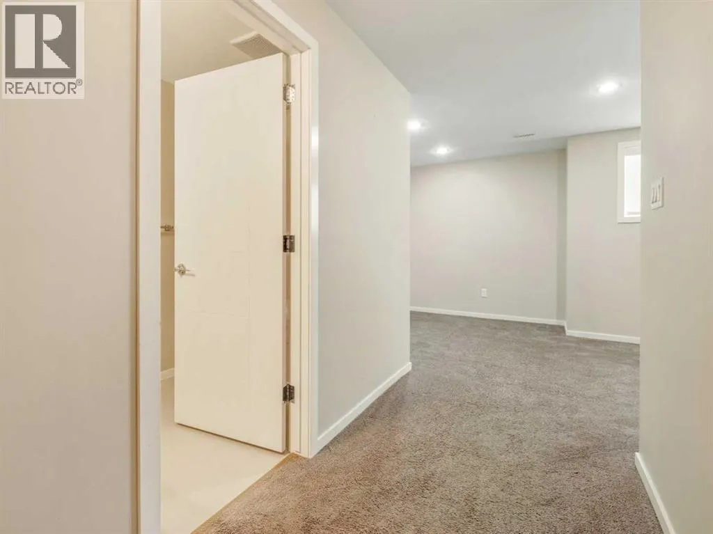 4, 450 Highlands Boulevard W