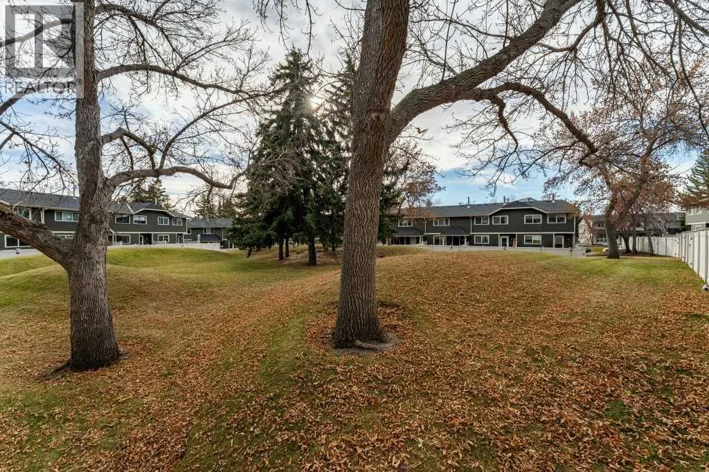 552 Queenston Gardens SE