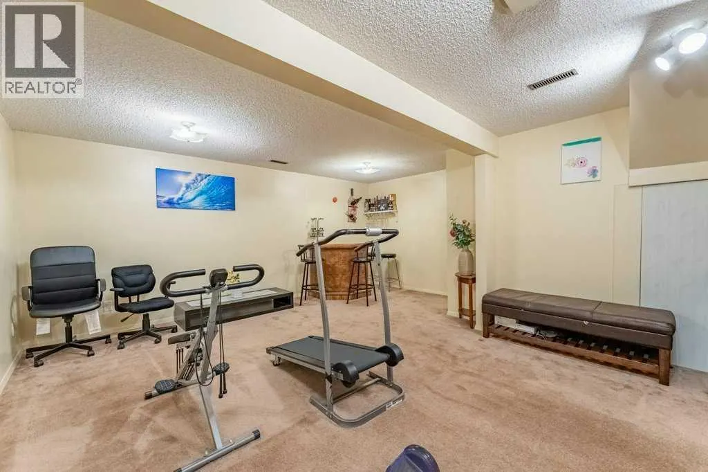 552 Queenston Gardens SE