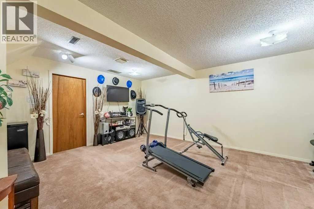 552 Queenston Gardens SE