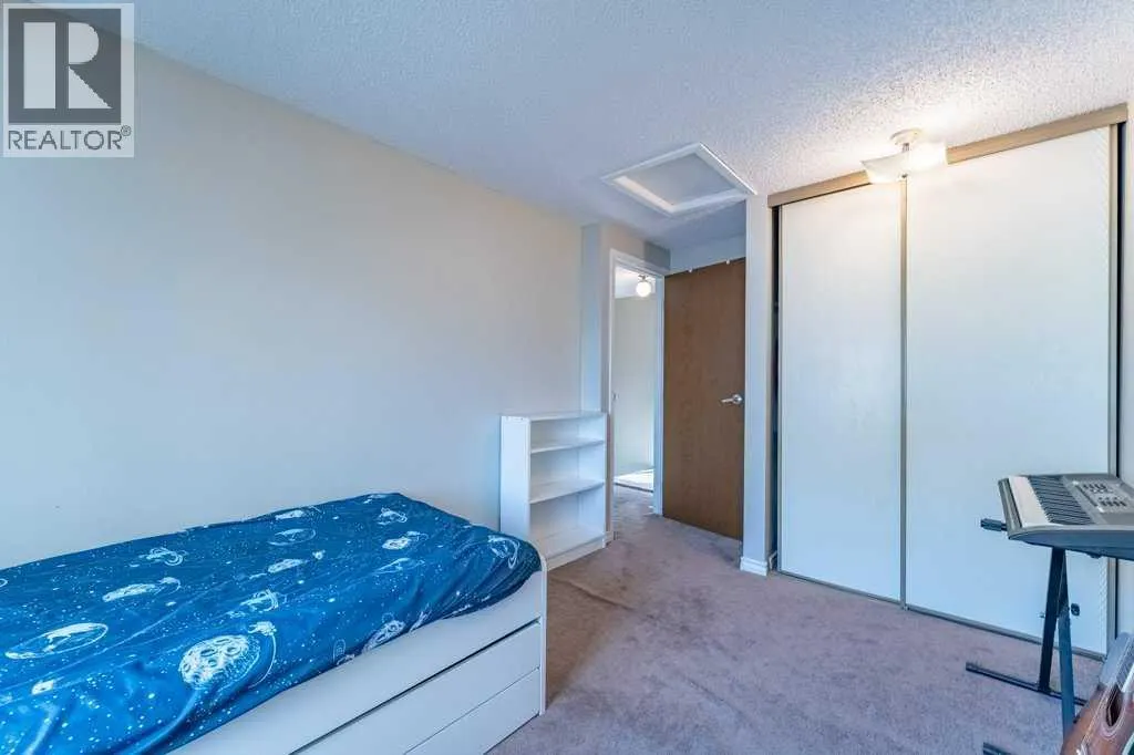552 Queenston Gardens SE