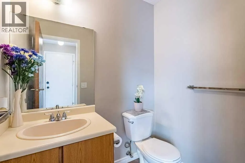 552 Queenston Gardens SE
