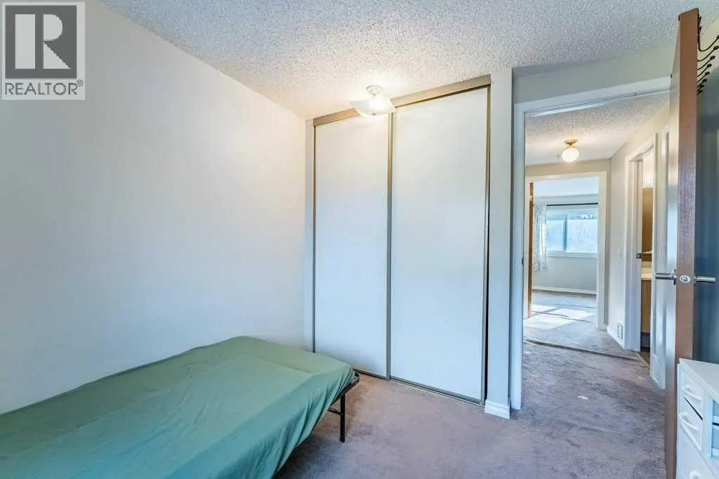 552 Queenston Gardens SE