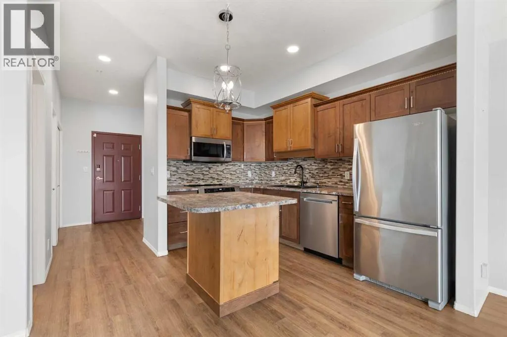 208, 105 Main Street S