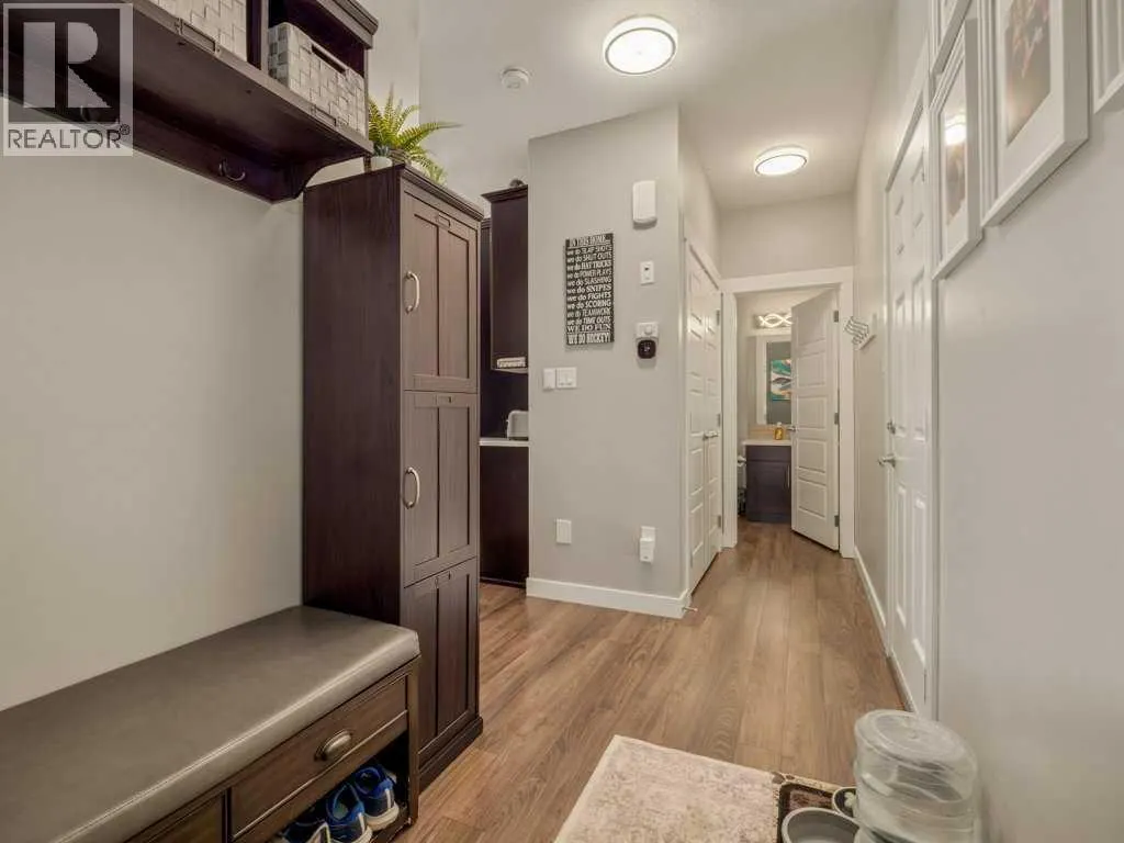 386 Moonlight Way W