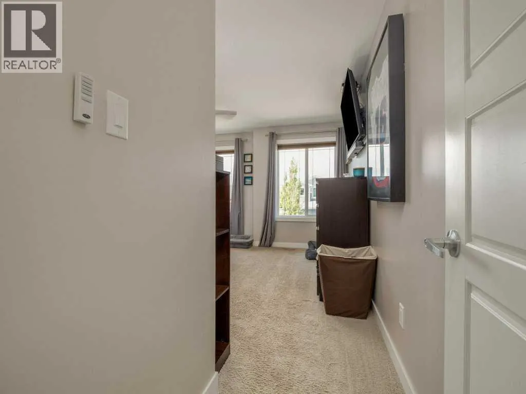 386 Moonlight Way W