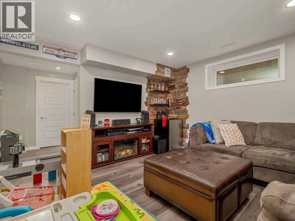 386 Moonlight Way W