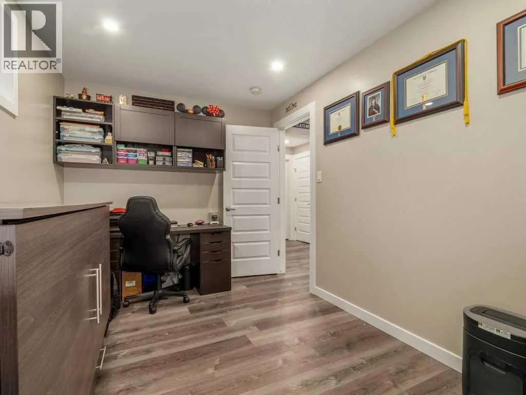386 Moonlight Way W