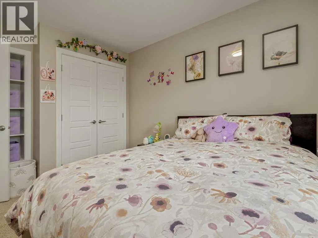 386 Moonlight Way W
