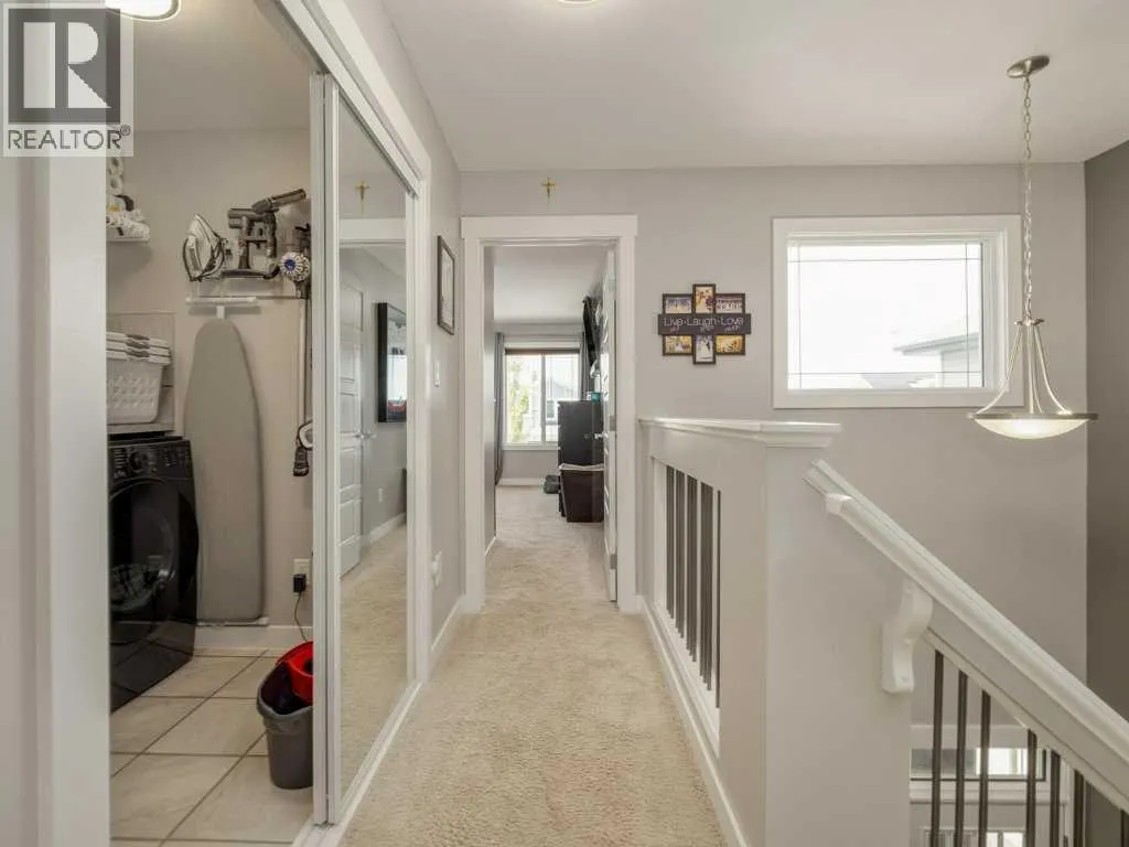 386 Moonlight Way W