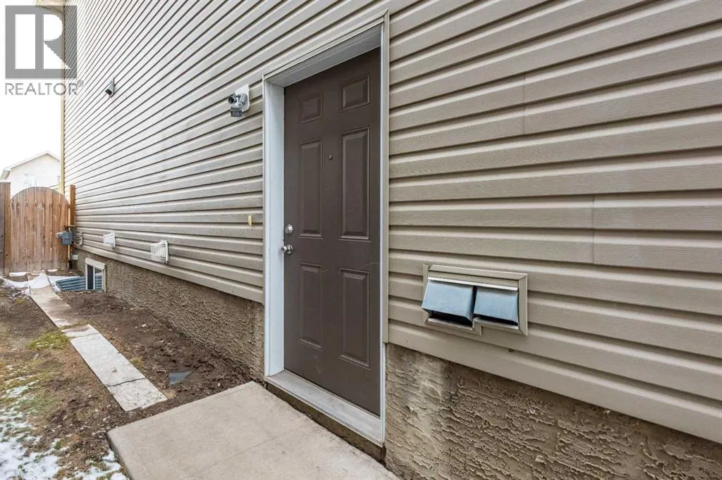 422 Taralake Way NE