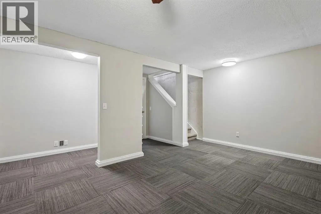 34, 330 Canterbury Drive SW