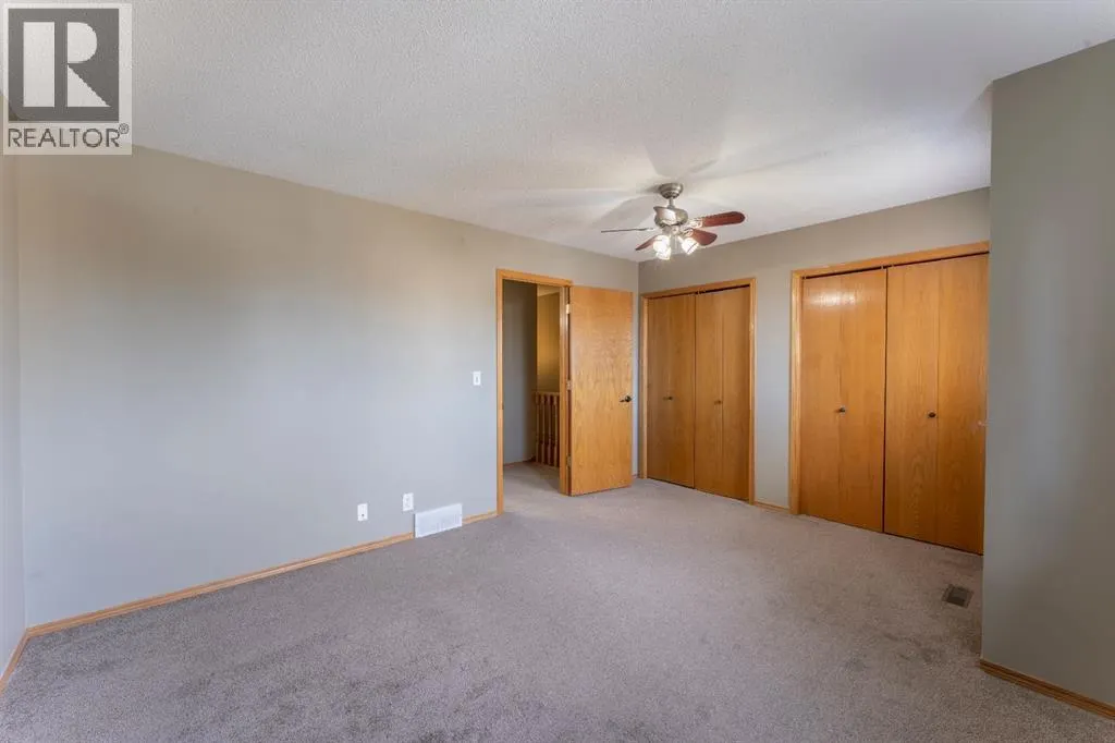 16 Davis Close