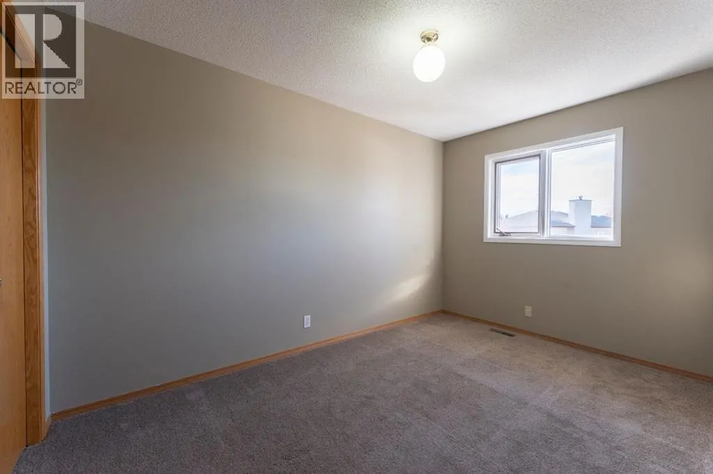 16 Davis Close