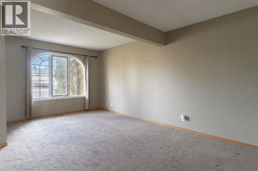 16 Davis Close