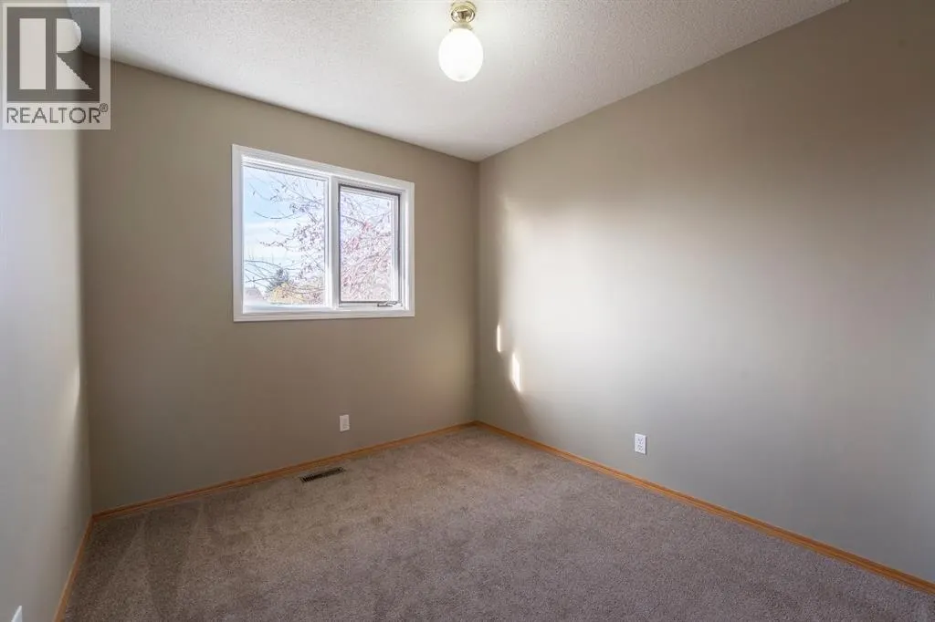 16 Davis Close