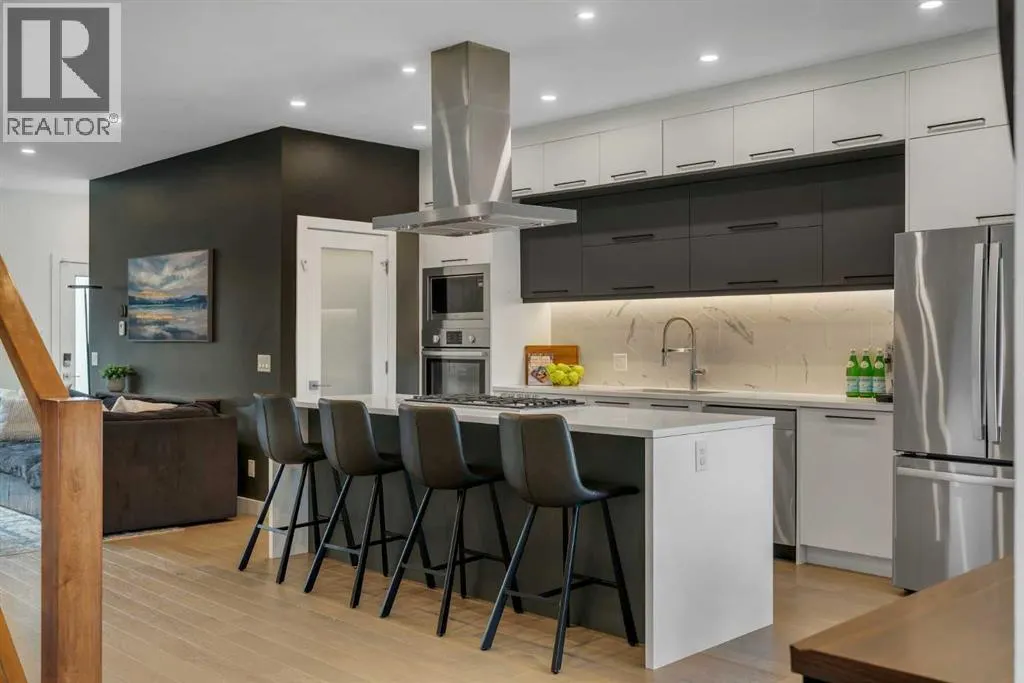 2327B Osborne Crescent SW