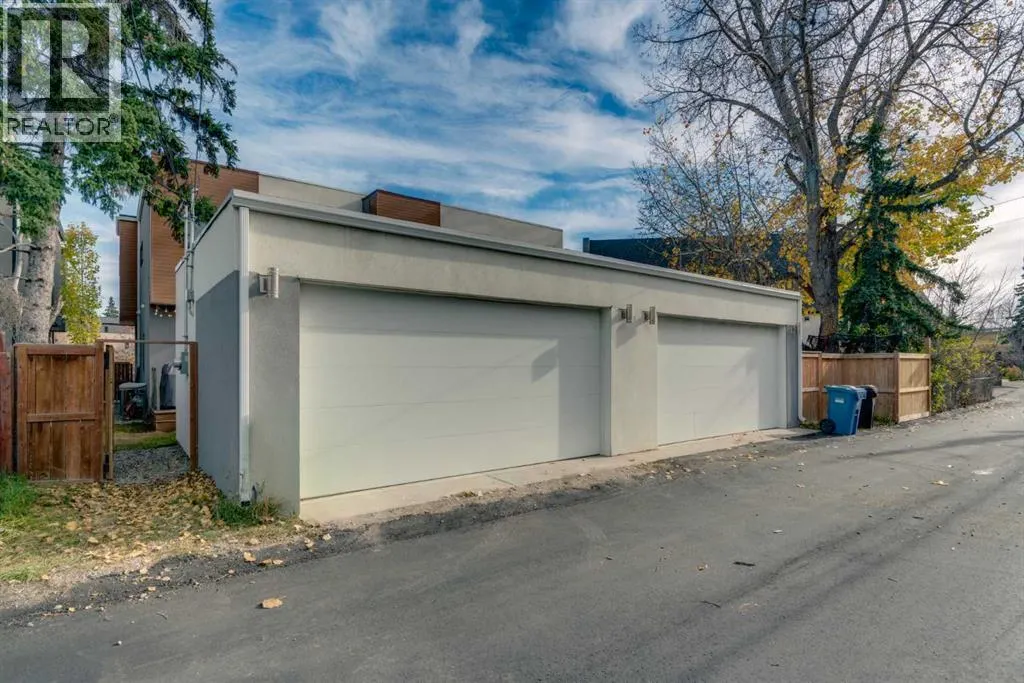 2327B Osborne Crescent SW