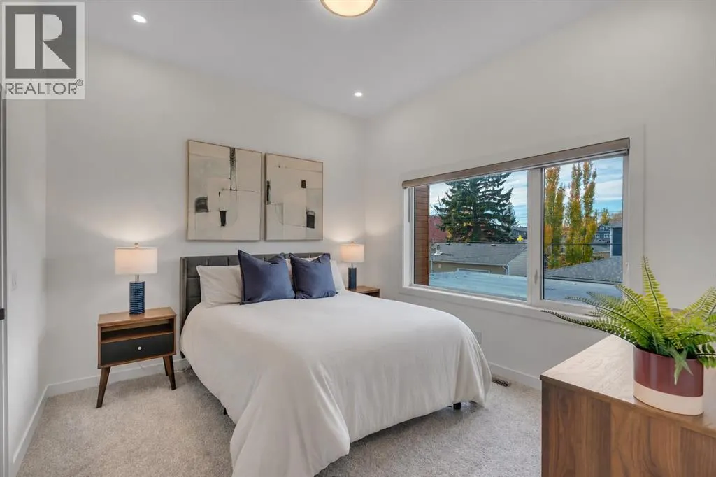 2327B Osborne Crescent SW