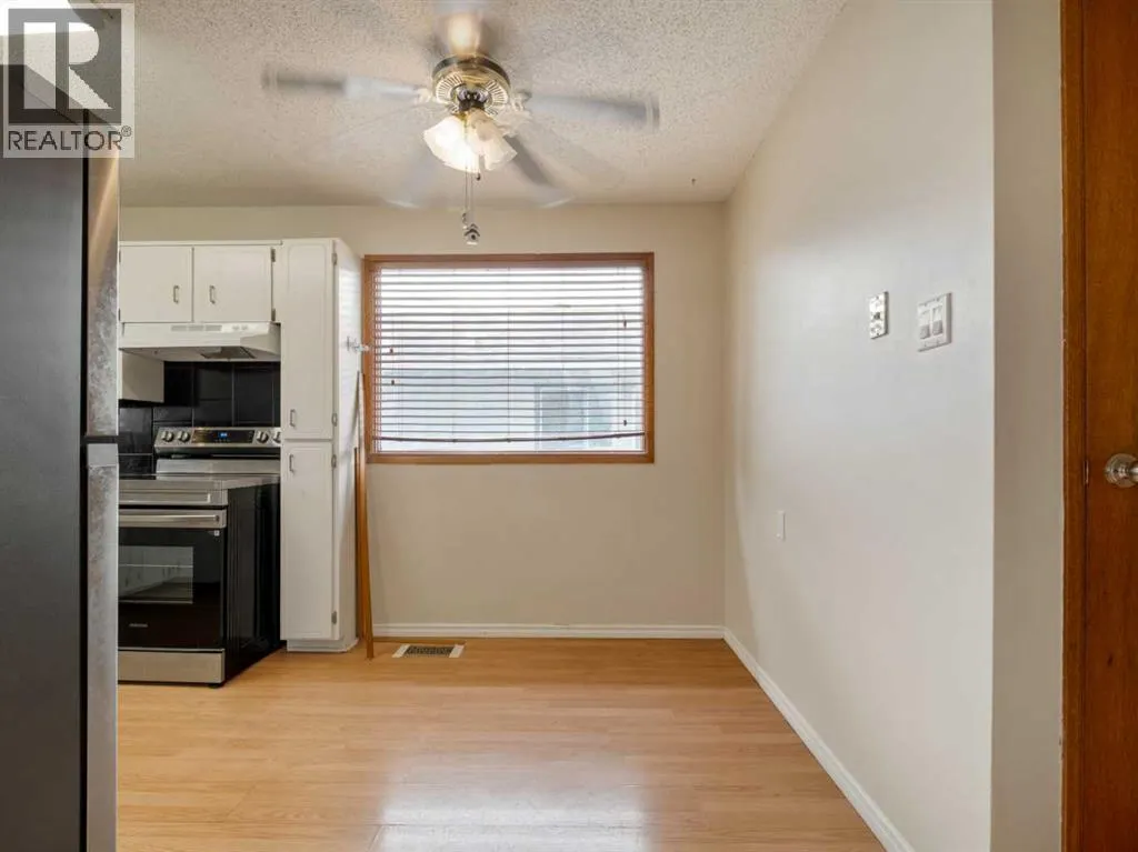 6 Cayuga Crescent W