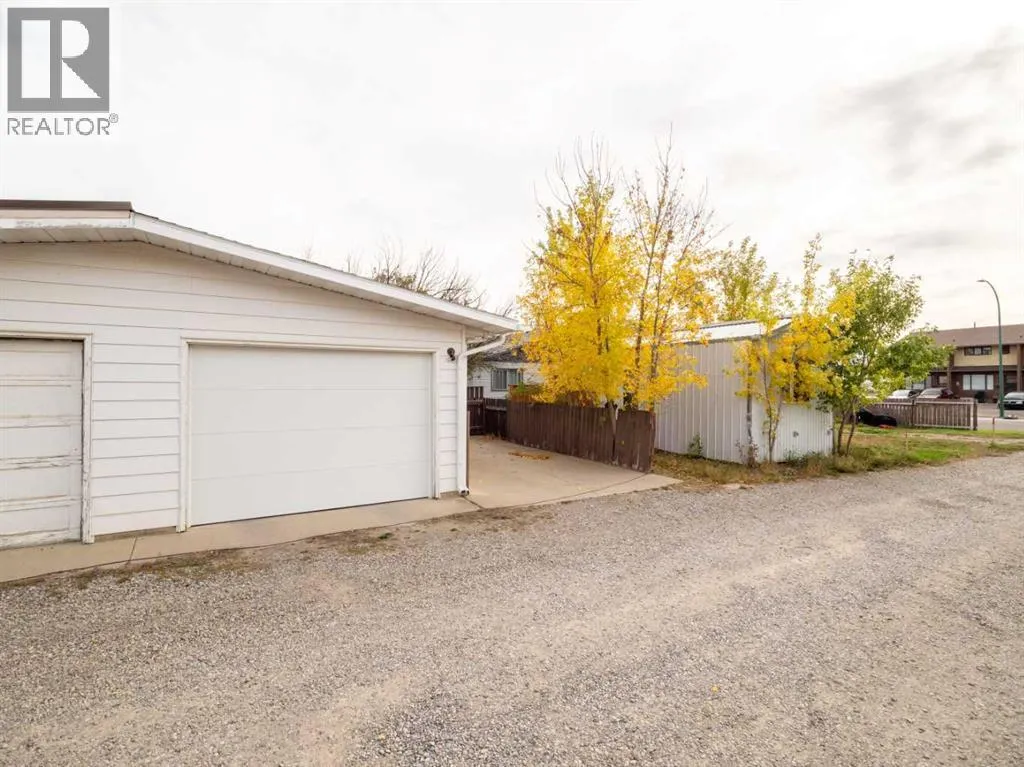 6 Cayuga Crescent W