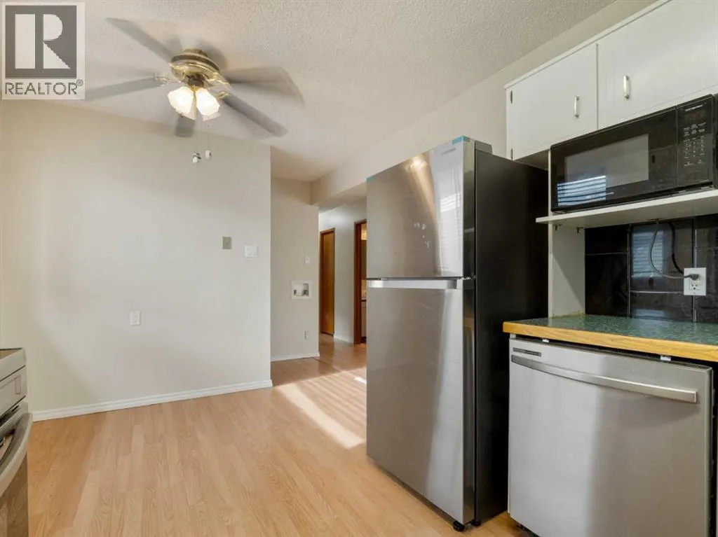 6 Cayuga Crescent W