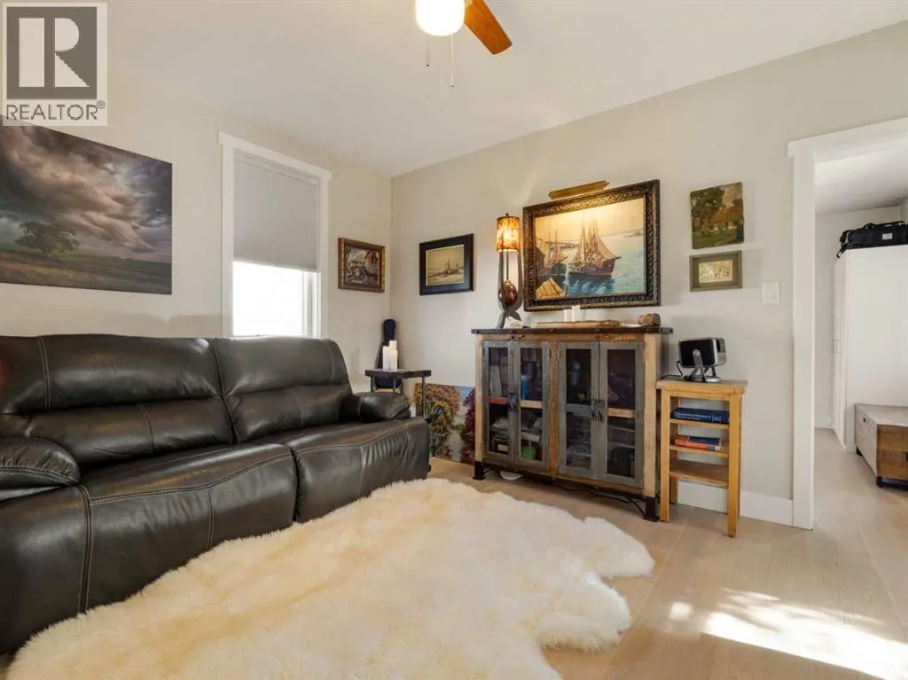 1306 9 Street N