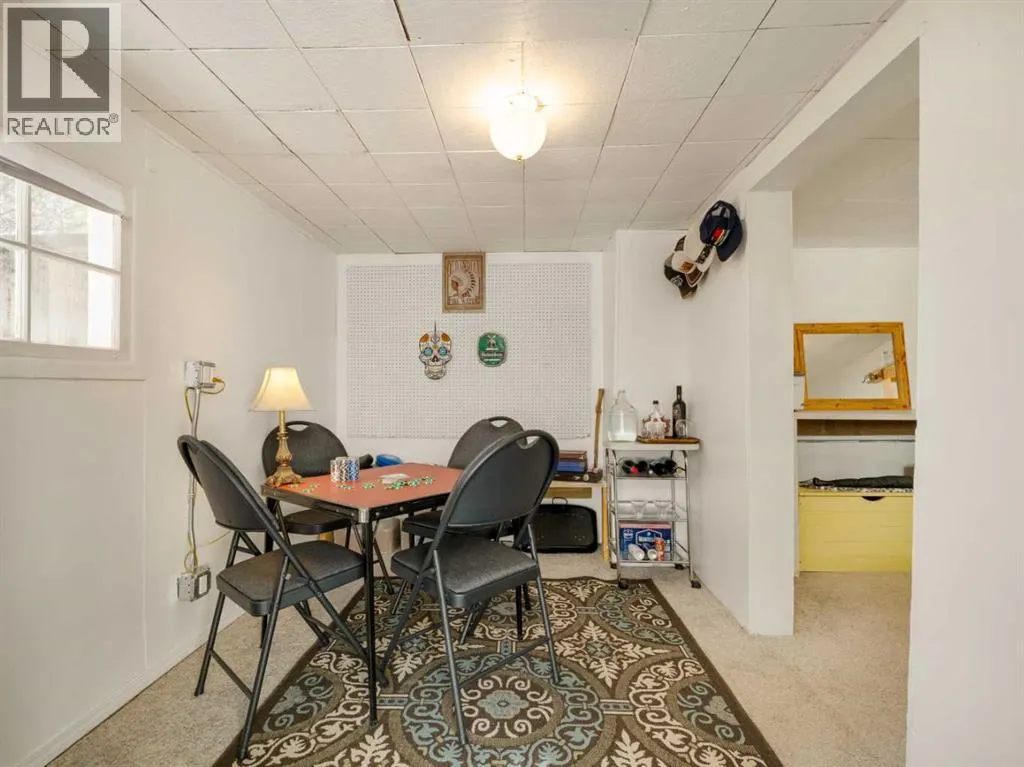 1306 9 Street N