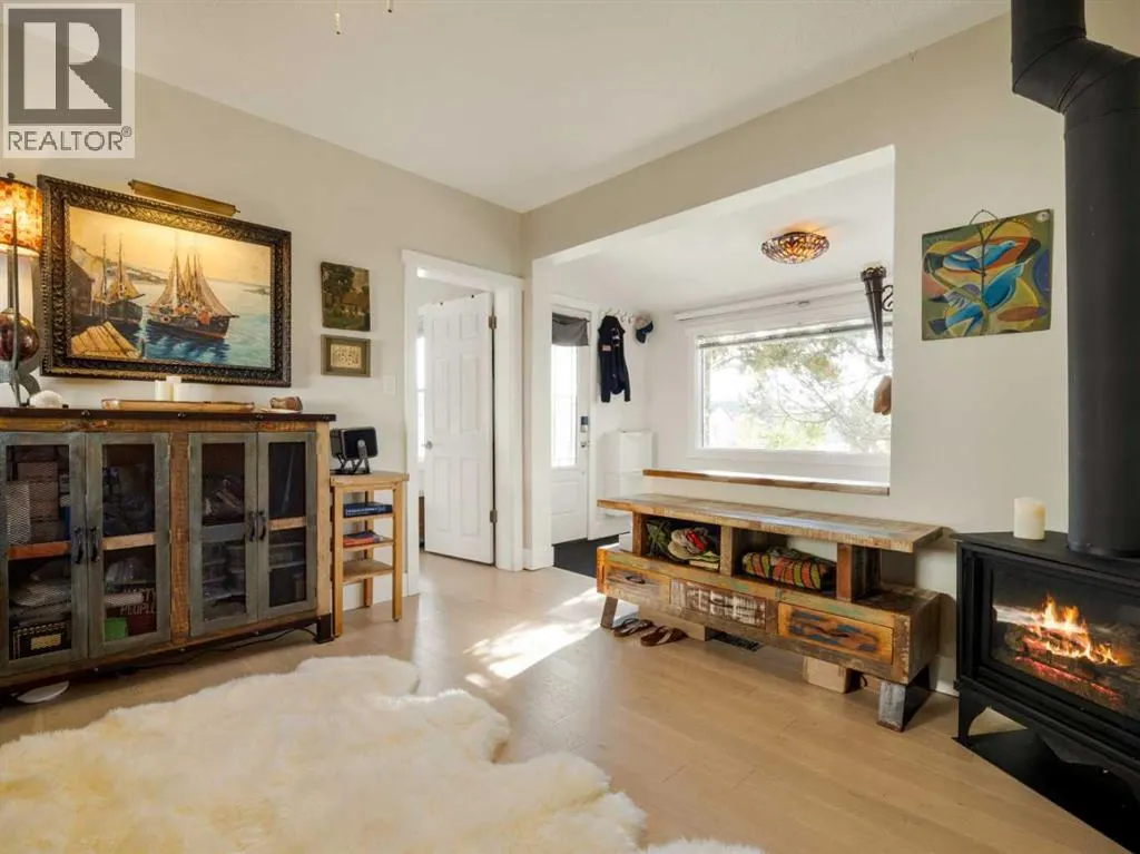 1306 9 Street N