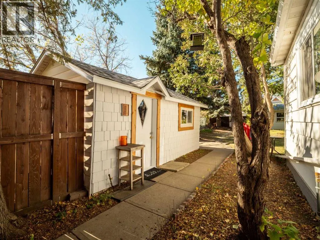 1306 9 Street N