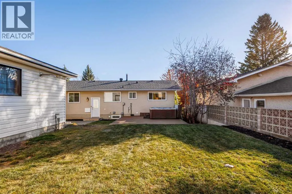 907 Canfield Crescent SW