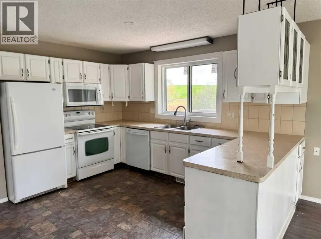 #26, 142041 200 Range Road
