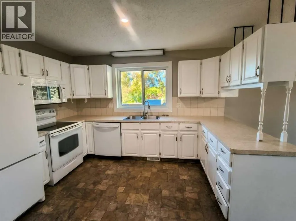 #26, 142041 200 Range Road