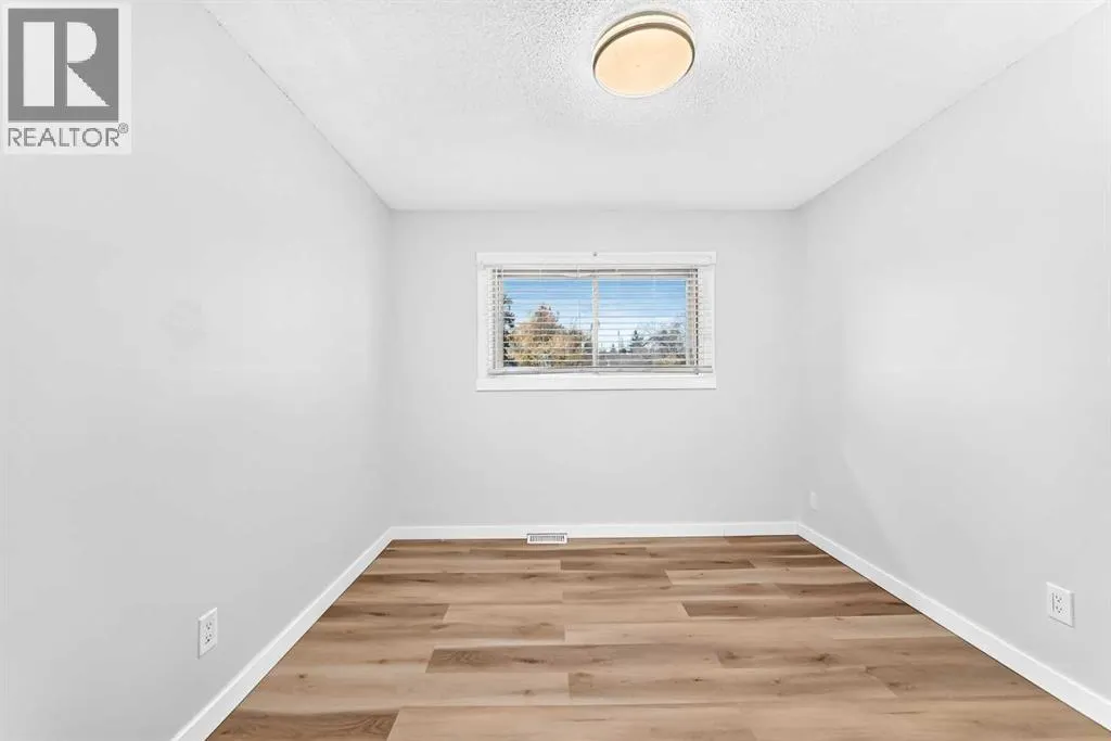2016 46 Street SE