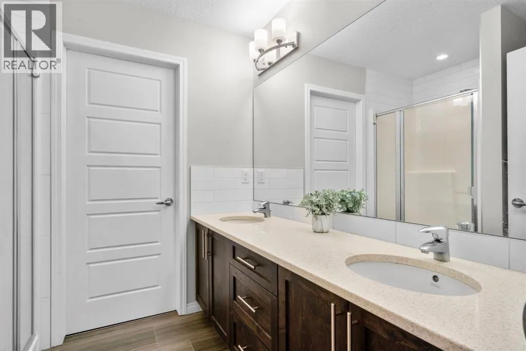 2001, 280 Williamstown Close NW