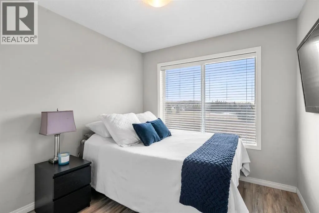 2001, 280 Williamstown Close NW