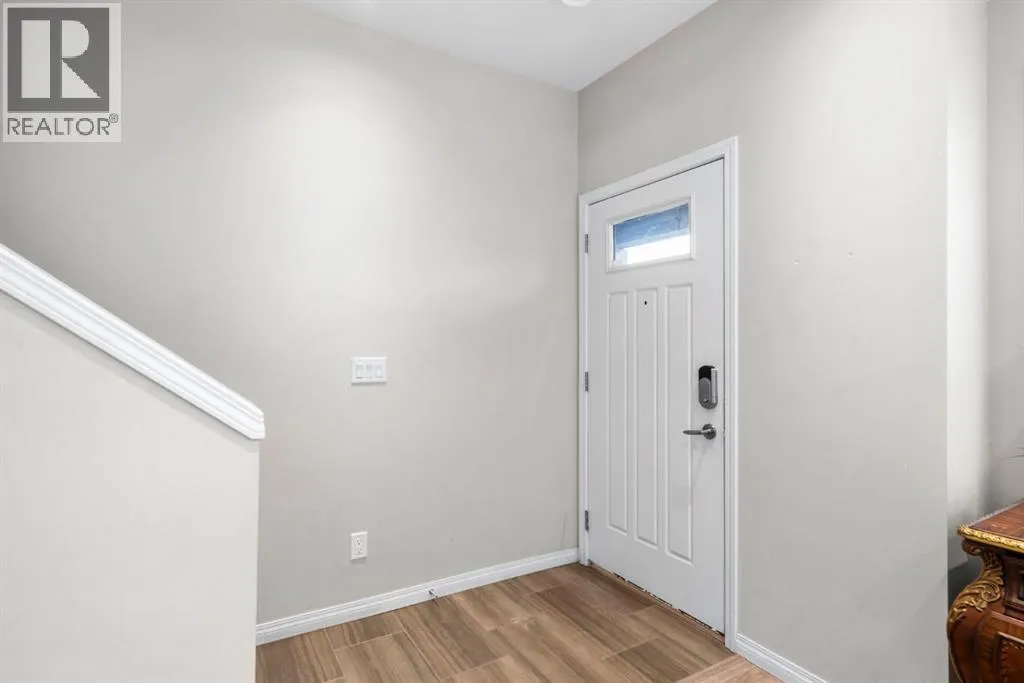 2001, 280 Williamstown Close NW