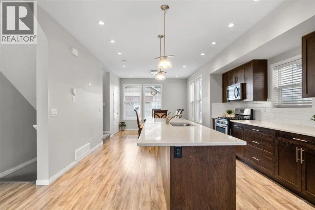 2001, 280 Williamstown Close NW