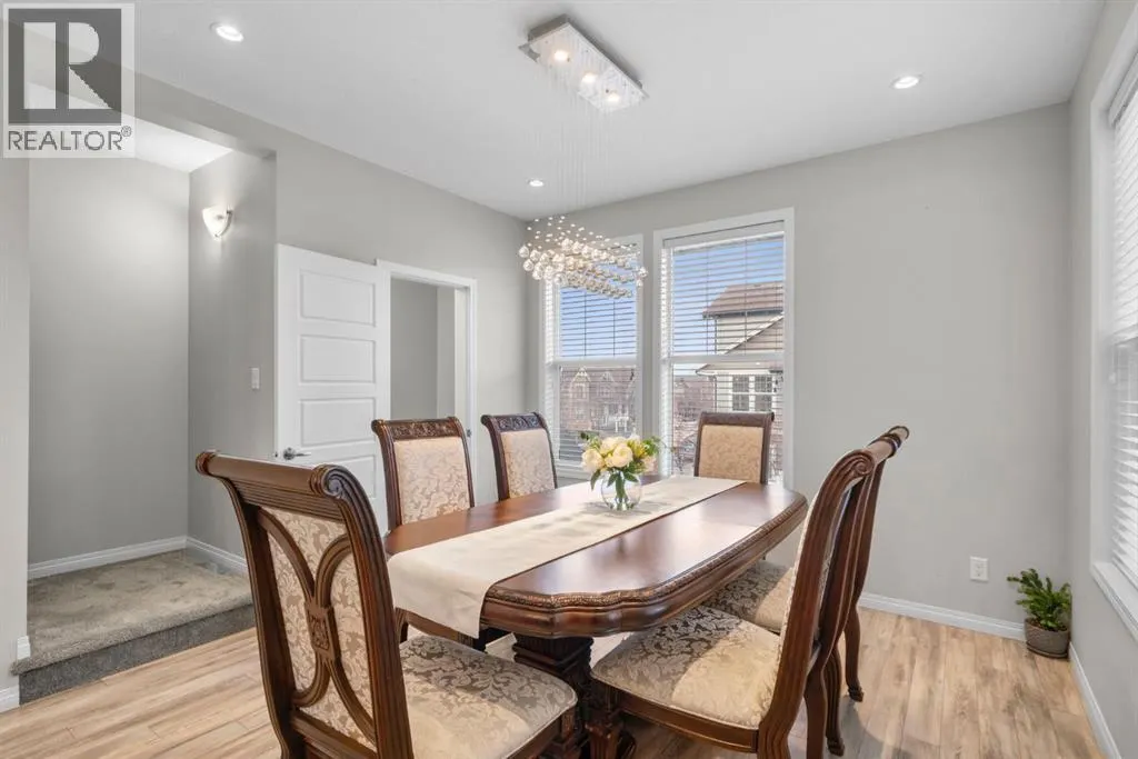 2001, 280 Williamstown Close NW
