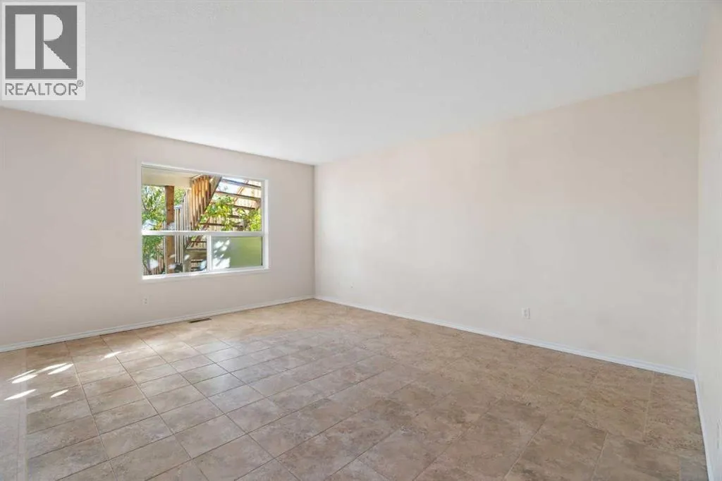 87 Citadel Meadow Grove NW