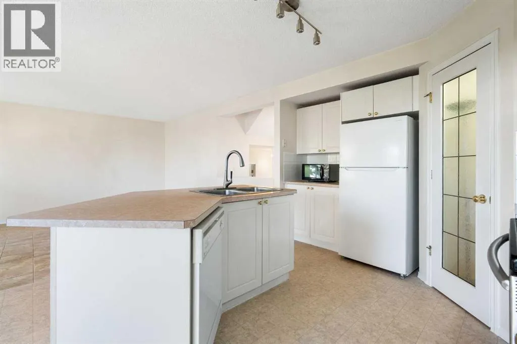 87 Citadel Meadow Grove NW