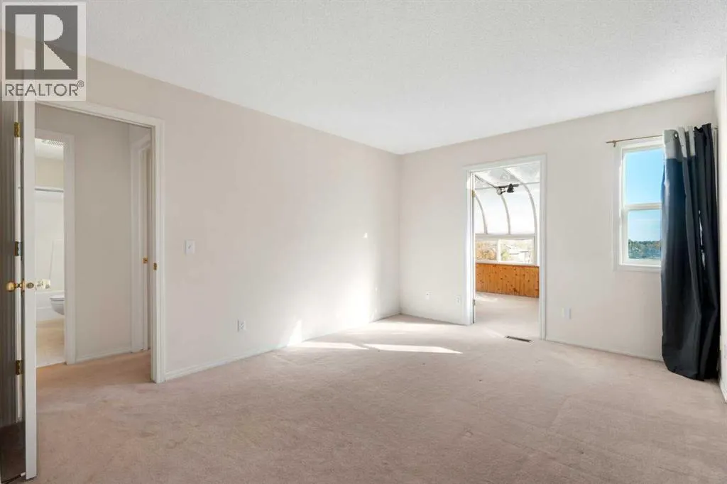87 Citadel Meadow Grove NW