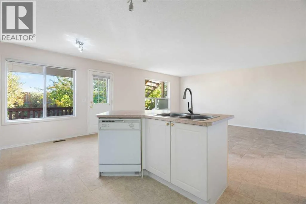 87 Citadel Meadow Grove NW
