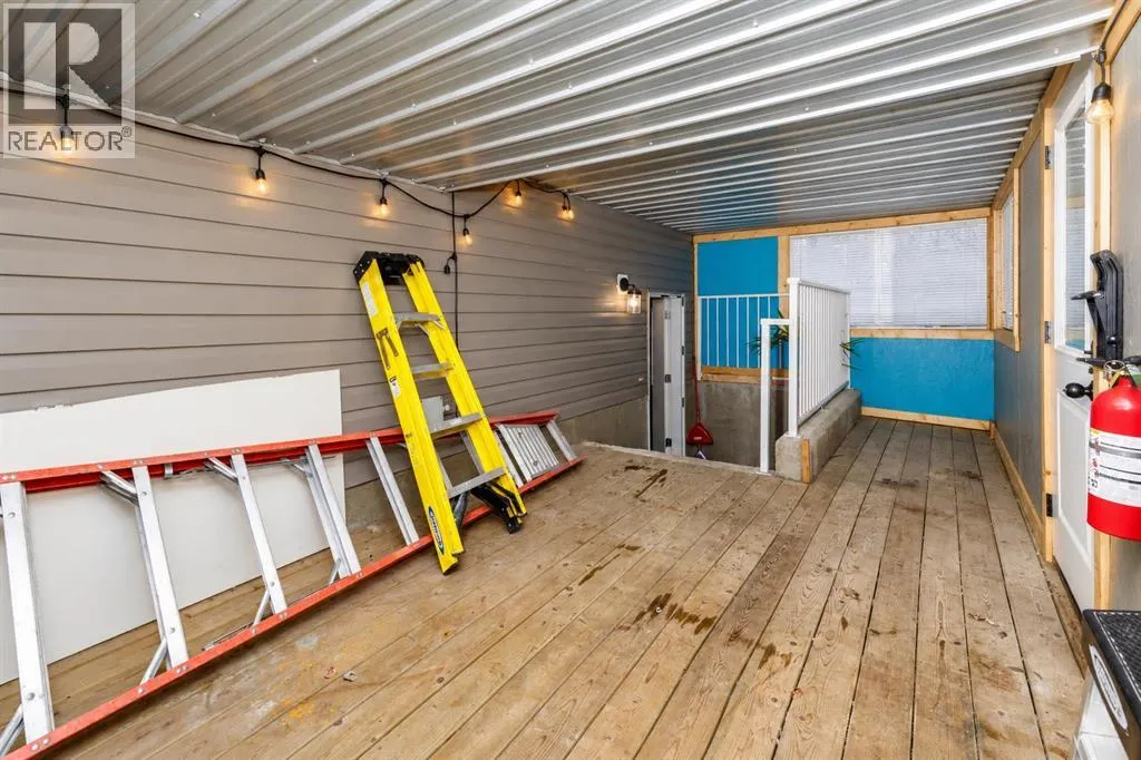 518 Oak Street S